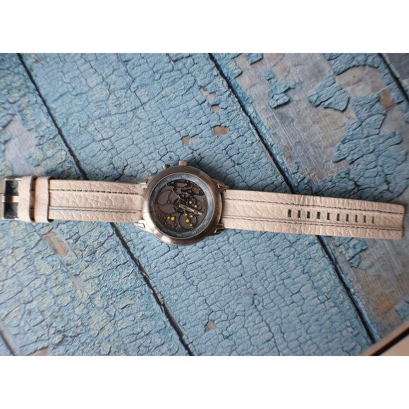 Preowned Fossil Women’s Watch | White Leather Strap | Classic Analog Timepiece main image 13